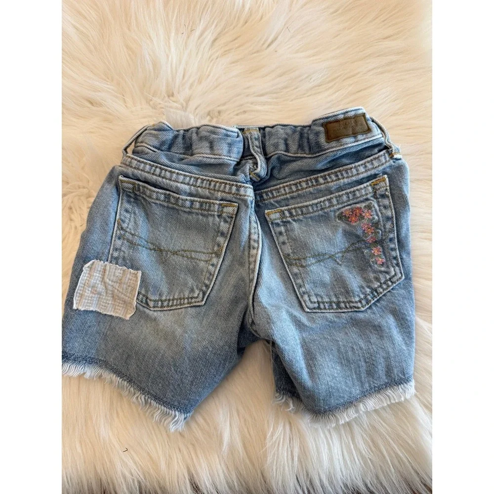 Ralph Lauren denim shorts with‎ floral accents size 4